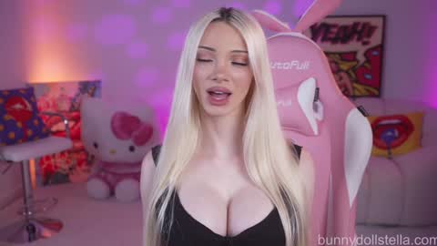 Snapshot of bunnydollstella chatting on 11.13.25 Stella online show from 11.13.25