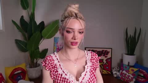 Snapshot of bunnydollstella chatting on 07.21.26 Stella online show from 07.21.26