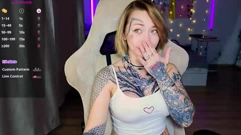 Snapshot of bunnykelly chatting on 10.23.25 bunnykelly online show from 10.23.25