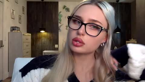 Snapshot of bunnykhalessi chatting on 10.15.25 OnlyFans BunnyKhalessi online show from 10.15.25
