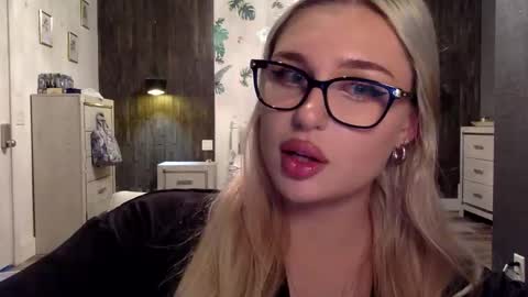 Snapshot of bunnykhalessi chatting on 10.17.25 OnlyFans BunnyKhalessi online show from 10.17.25