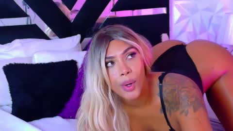 Snapshot of bunnynicolle chatting on 03.12.25 ONLYFANS online show from 03.12.25