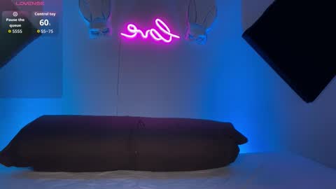 Snapshot of bunnysparamours chatting on 10.14.25 MARY BUNNY online show from 10.14.25