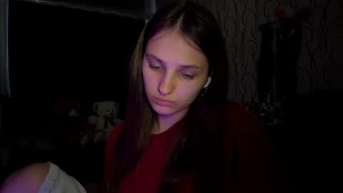 Snapshot of bunnytrussel chatting on 06.19.26 Bella online show from 06.19.26