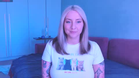 Snapshot of burn_lissa chatting on 04.19.26 Lissa online show from 04.19.26