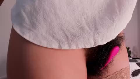 Snapshot of bush_woman chatting on 02.28.25 Larisa online show from 02.28.25