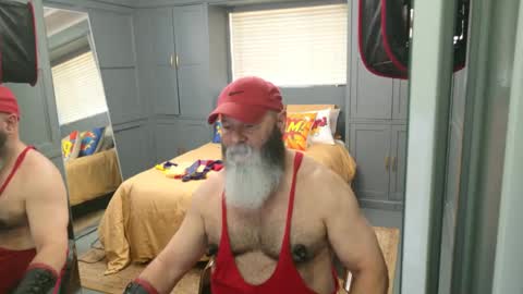 Snapshot of busterballoonguy chatting on 09.15.25 Daddy-B online show from 09.15.25