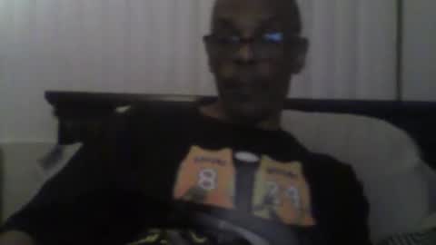 Busturgutzgd1 online show from 12.30.24
