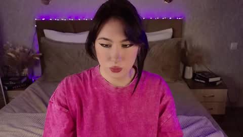 Snapshot of busty_lina chatting on 10.18.25 Lina online show from 10.18.25