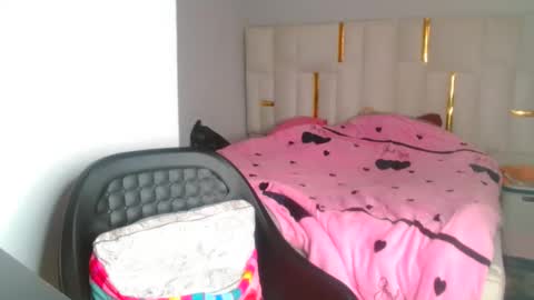 Snapshot of busty_mellons69 chatting on 10.31.25 busty_mellons69 online show from 10.31.25