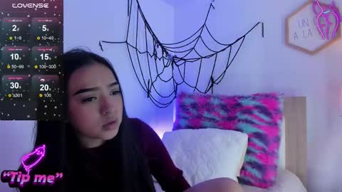 Snapshot of buttercup_li_ chatting on 10.30.25 zafiro online show from 10.30.25