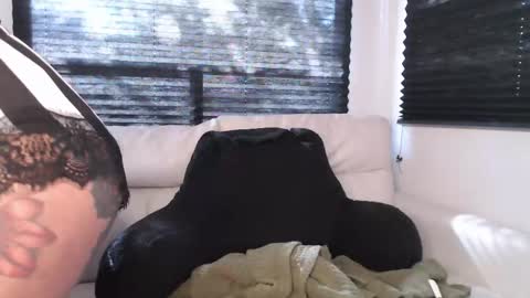 Snapshot of butterflybootyy chatting on 09.24.25 butterfly booty online show from 09.24.25