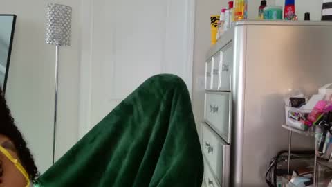 Snapshot of butterflybootyy chatting on 04.22.26 butterfly booty online show from 04.22.26
