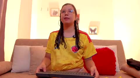 Snapshot of buunny_bella chatting on 06.18.26 BUNNY BELLA online show from 06.18.26