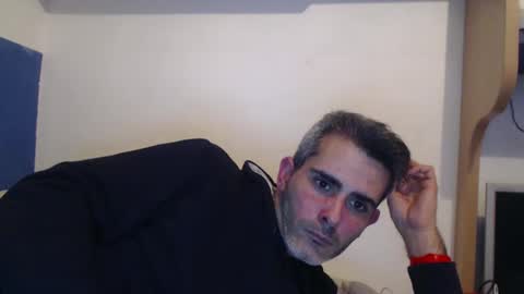 Snapshot of c0llinfarrell chatting on 12.31.24 Collin Farrel online show from 12.31.24