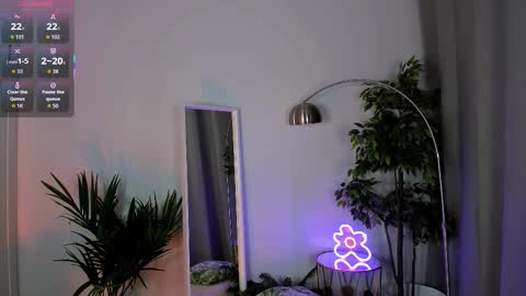 Snapshot of c_moonie_ chatting on 10.11.25 Polly online show from 10.11.25