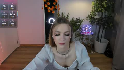 Snapshot of c_moonie_ chatting on 10.24.25 Polly online show from 10.24.25