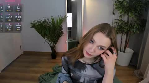 Snapshot of c_moonie_ chatting on 11.06.25 Polly online show from 11.06.25