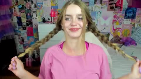 Snapshot of caaandy_girl chatting on 09.18.25 Emily online show from 09.18.25