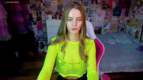 Snapshot of caaandy_girl chatting on 10.08.25 Emily online show from 10.08.25