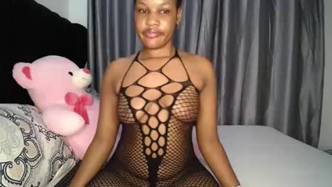 Snapshot of cadercey_kimmy01 chatting on 02.17.25 EVA online show from 02.17.25