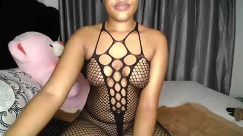 Snapshot of cadercey_kimmy01 chatting on 02.18.25 EVA online show from 02.18.25