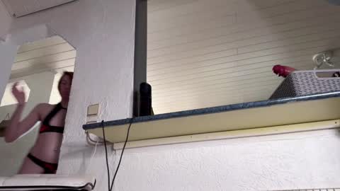 Snapshot of caliiie_of chatting on 01.06.25 Caliiie of online show from 01.06.25