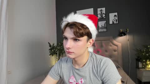 Snapshot of call__me_leo chatting on 12.19.24 Call me Leo online show from 12.19.24