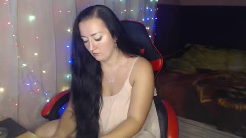 Snapshot of call_me_shaya chatting on 10.28.25 Shaya online show from 10.28.25