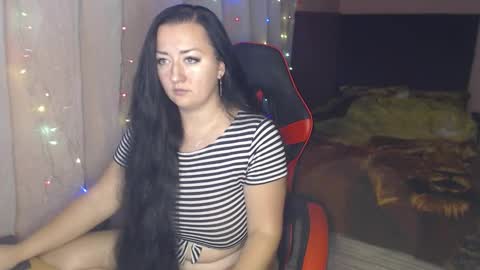 Snapshot of call_me_shaya chatting on 11.12.25 Shaya online show from 11.12.25