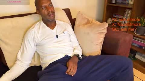 My name is Robert  Dont be shysay hi I love to chat. For requests or dirty talk please use tips  online show from 03.21.26