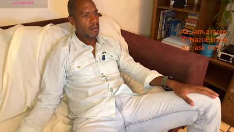 My name is Robert  Dont be shysay hi I love to chat. For requests or dirty talk please use tips  online show from 04.11.26