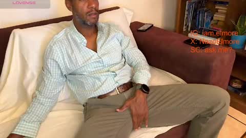 My name is Robert  Dont be shysay hi I love to chat. For requests or dirty talk please use tips  online show from 04.22.26