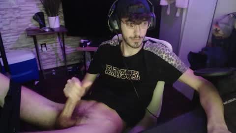 Snapshot of calvin_tanner chatting on 11.14.25 calvin_tanner online show from 11.14.25