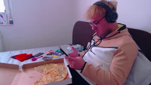 Snapshot of calvinjohnlad chatting on 02.17.25 Calvinjohnlad online show from 02.17.25