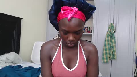 Snapshot of camclit chatting on 12.02.24 Princess online show from 12.02.24