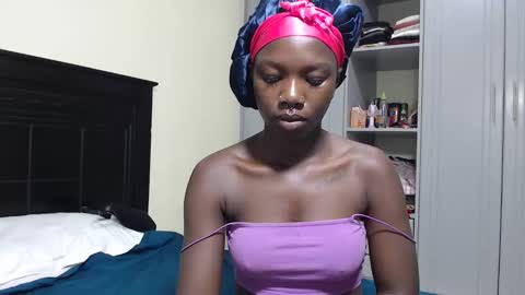 Snapshot of camclit chatting on 12.03.24 Princess online show from 12.03.24