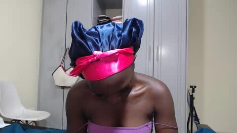 Snapshot of camclit chatting on 12.05.24 Princess online show from 12.05.24