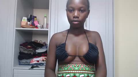 Snapshot of camclit chatting on 02.24.25 Princess online show from 02.24.25