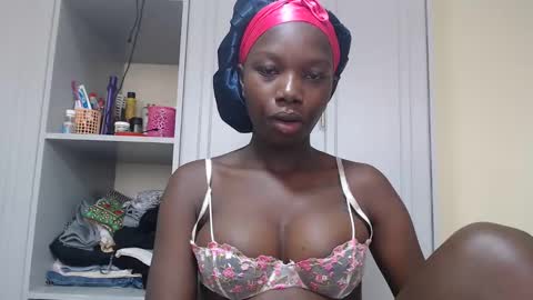 Snapshot of camclit chatting on 03.05.25 Princess online show from 03.05.25