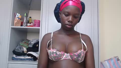 Snapshot of camclit chatting on 03.05.25 Princess online show from 03.05.25