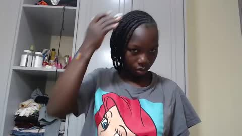 Snapshot of camclit chatting on 03.10.25 Princess online show from 03.10.25