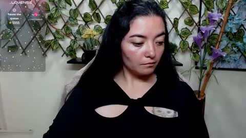 Snapshot of cameliasaenz chatting on 12.21.24 camelia online show from 12.21.24