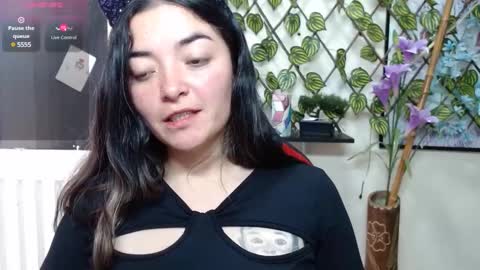 Snapshot of cameliasaenz chatting on 12.24.24 camelia online show from 12.24.24