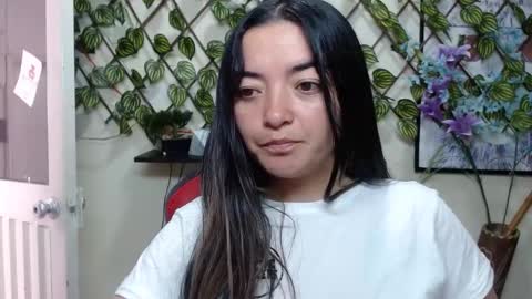 Snapshot of cameliasaenz chatting on 01.07.25 camelia online show from 01.07.25