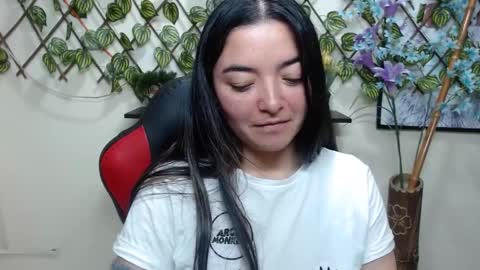 Snapshot of cameliasaenz chatting on 01.07.25 camelia online show from 01.07.25