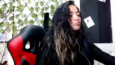 Snapshot of cameliasaenz chatting on 01.27.25 camelia online show from 01.27.25