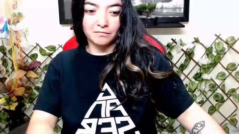 Snapshot of cameliasaenz chatting on 02.10.25 camelia online show from 02.10.25