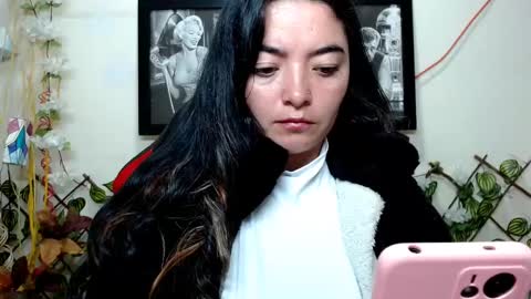 Snapshot of cameliasaenz chatting on 02.11.25 camelia online show from 02.11.25