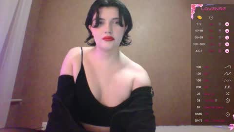 Snapshot of camgirl_xx chatting on 11.13.25 Marta online show from 11.13.25